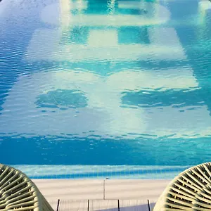 κάντε κράτηση εδώ
