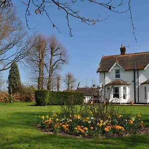 Hookwood London Gatwick Lodge